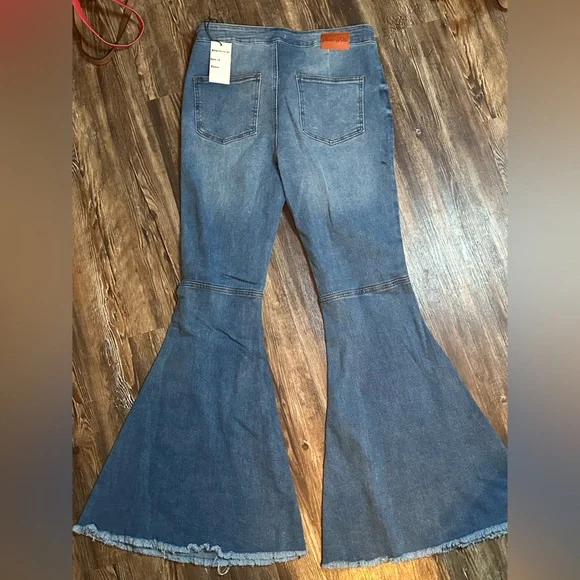NWT Bell bottom jeans - Picture 4 of 4